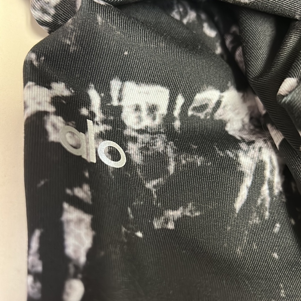 Alo Yoga Black & White Leggings - Picture 5 of 5